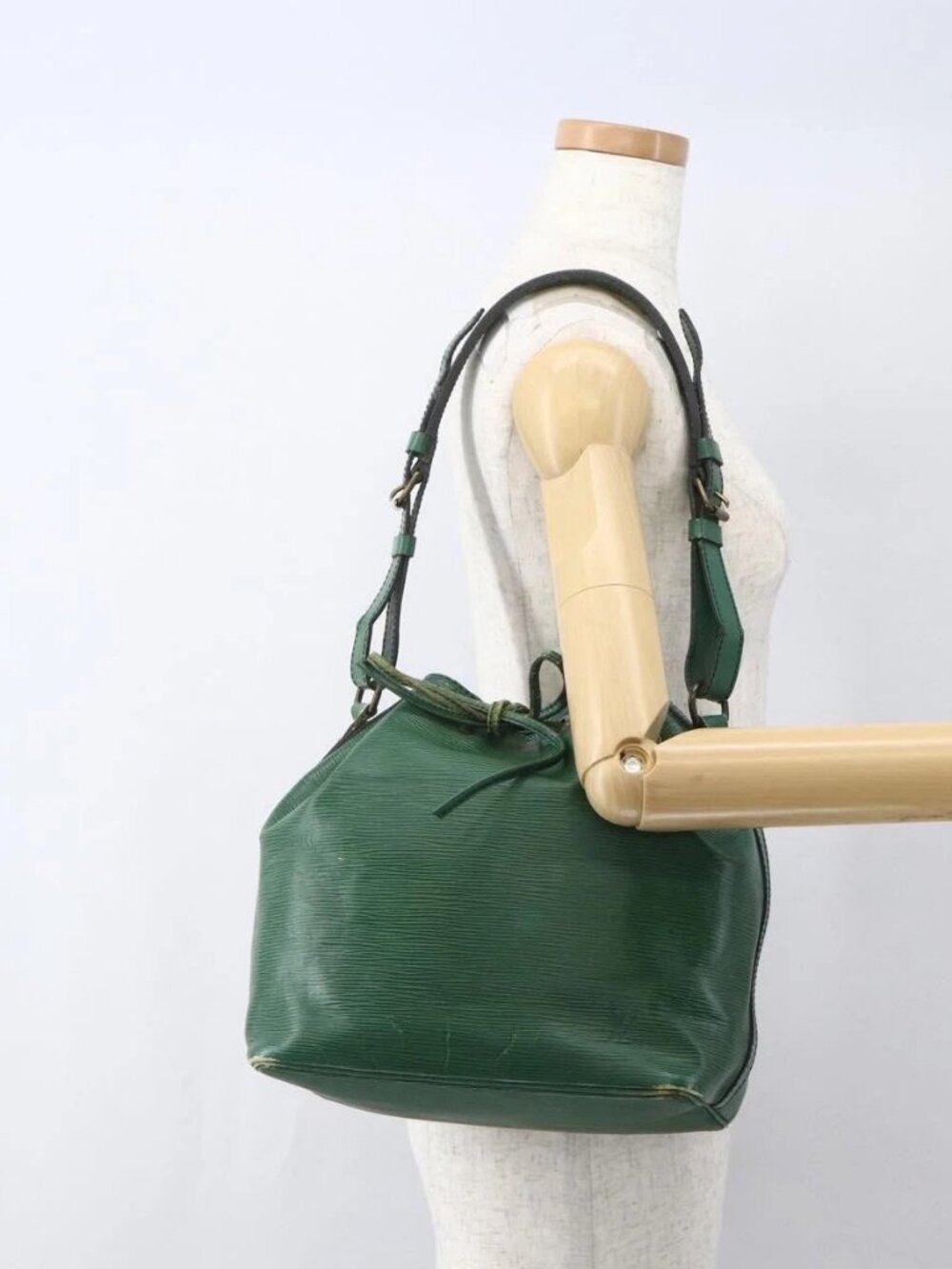 LOUIS VUITTON Epi Petit Noe Shoulder Bag Green M44104 LV Auth 159220 - Picture 14 of 16